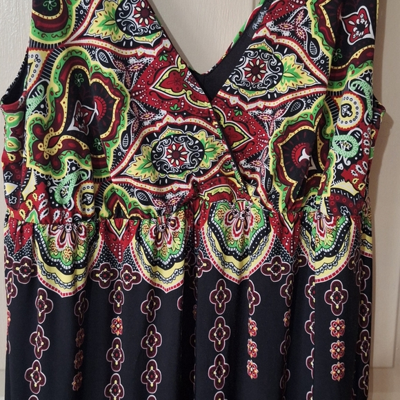 Dresses & Skirts - Vibrant Patterned Sleeveless Dress